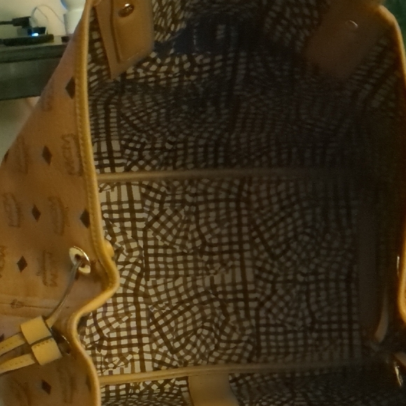 🧡🧡MCM Extra LARGE Monogram Tan Designer Tote Bag W/ Duster.. - Picture 3 of 6